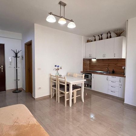 Mire Apartment Дуррес Экстерьер фото